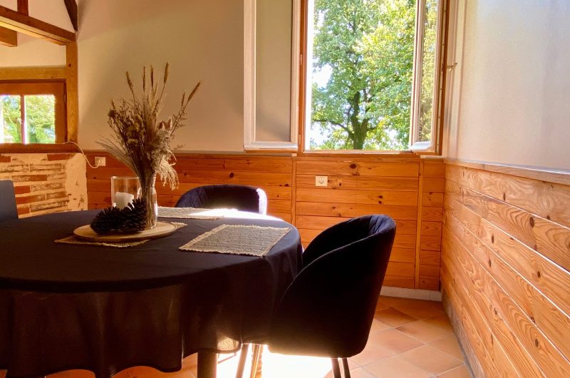 (8) 2025 – BETB – Domaine de Bourgade – Table à manger – ©Mme COLIER Corinne