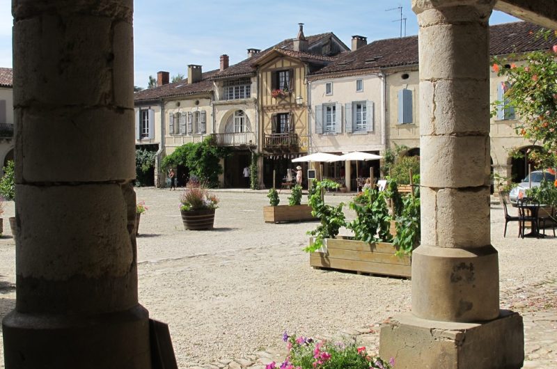 0-couv Labastide d’Armagnac – Place Royale Copyright J.M Tinarrage (5)