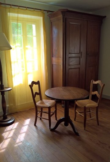 08b—Chambre-1—Coin-Armoire—24-juin-19