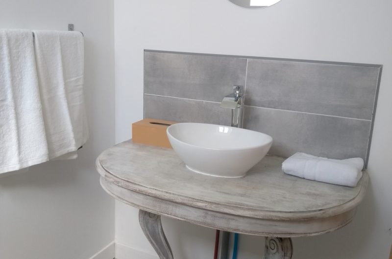 1-Chambre-au-rez-de-chaussee-pour-2–salle-d-eau-privative-et-WC-independant