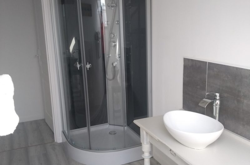 1-Suite-composee-de-2-chambres-avec-salle-d-eau-privative-et-WC-independant