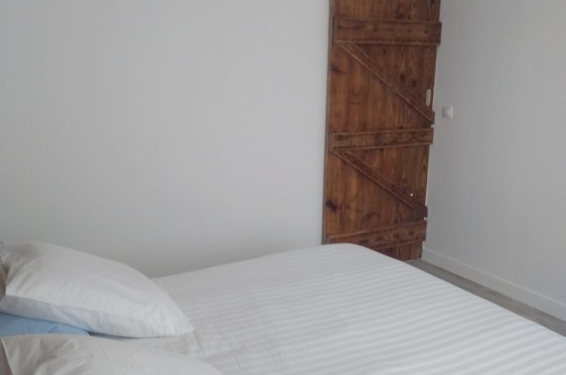 2-Chambre-au-rez-de-chaussee-pour-2-personnes-salle-d-eau-privative-wc