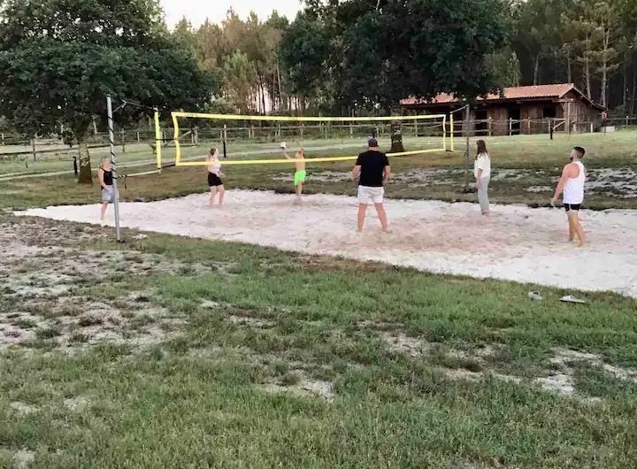 2023 – ESTI – Henry’s Lodge – Terrain volley ball – ©H. Gadeyne
