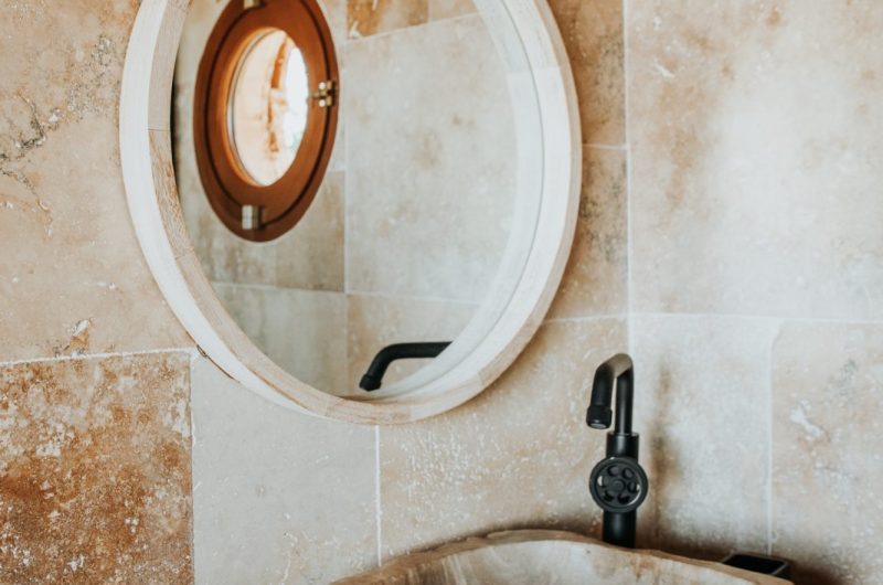 2023 – ROQU – Cabane Lou Pignada – Salle de bain – ©Allyson LAFFITTE Photographe