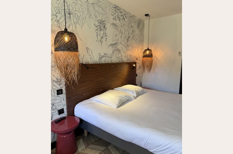 2025- hotel lodge chambres vegetation 1