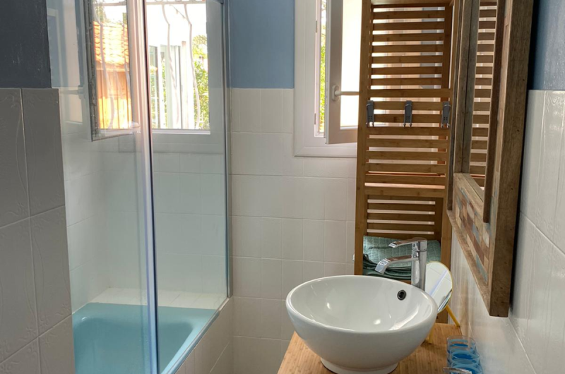 24. salle de bain rdc