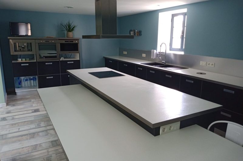 246410216_175081791463244_2584652838854635_n