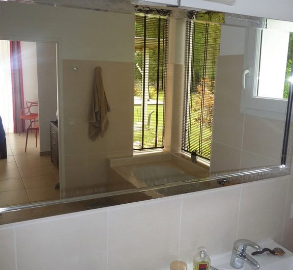 25–vue-retro-de-la-salle-de-bains-op-2