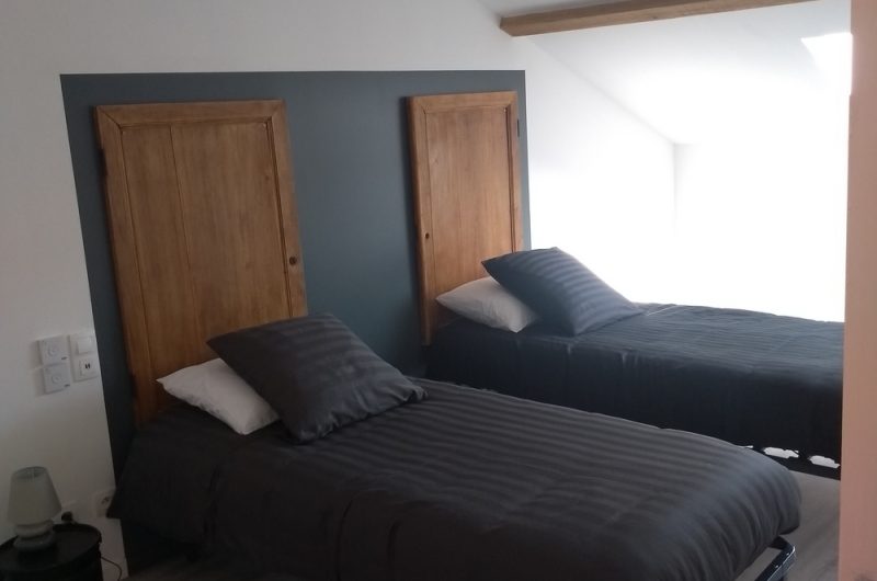 3-Suite-composee-de-2-chambres-avec-salle-d-eau-privative-et-WC-independant