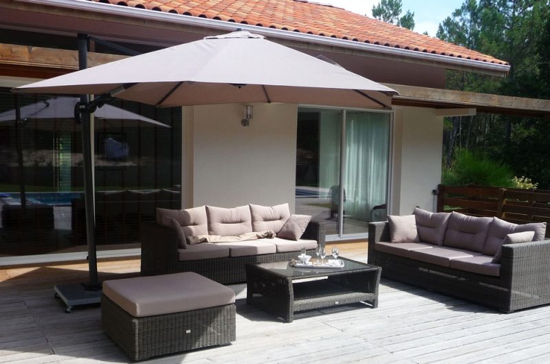 3-salon-exterieur-au-bord-de-la-piscine-op