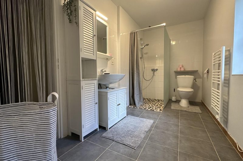 380811-18_10852_5c122b4b80e49ba854f0bf03784fa187