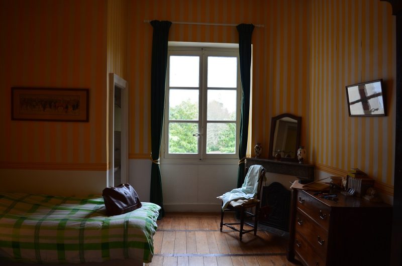 668439-chambre-jaune