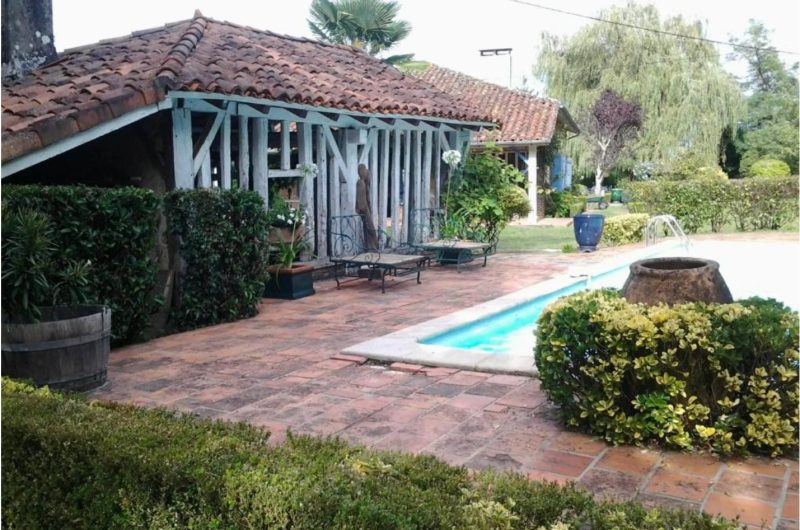 808669-les-hotes-de-guillemets