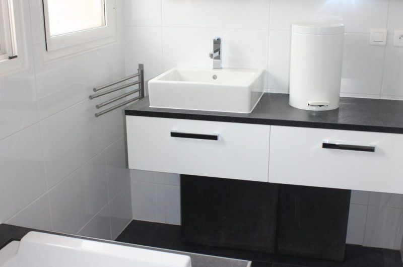 818—Salle-de-bain-RDC