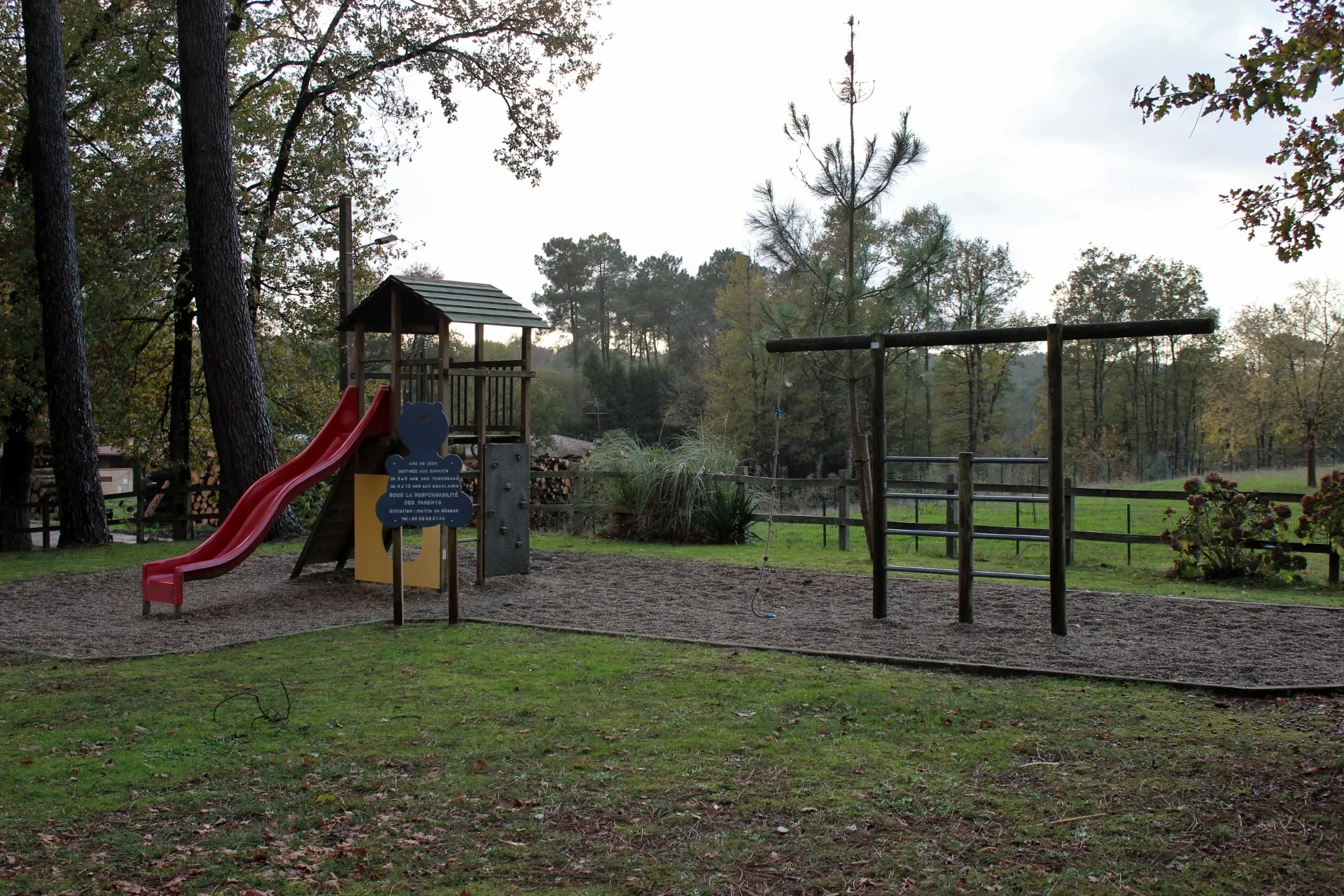 Aire de Jeux et table de pique nique-CN (1)