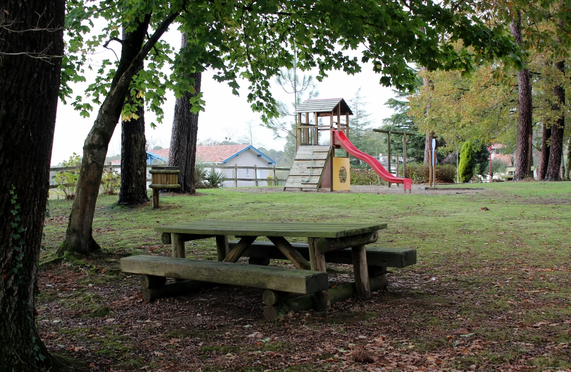 Aire de Jeux et table de pique nique-CN (3)