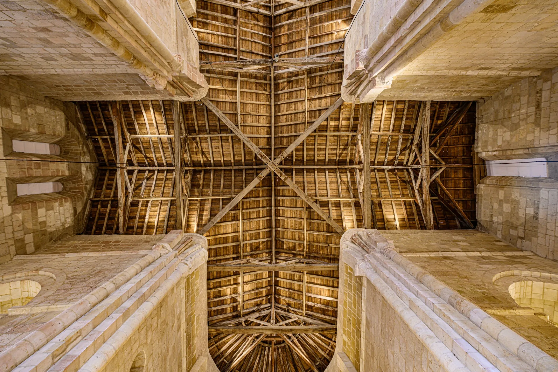 Arthous-charpente-eglise-photo-BLAZQUEZ