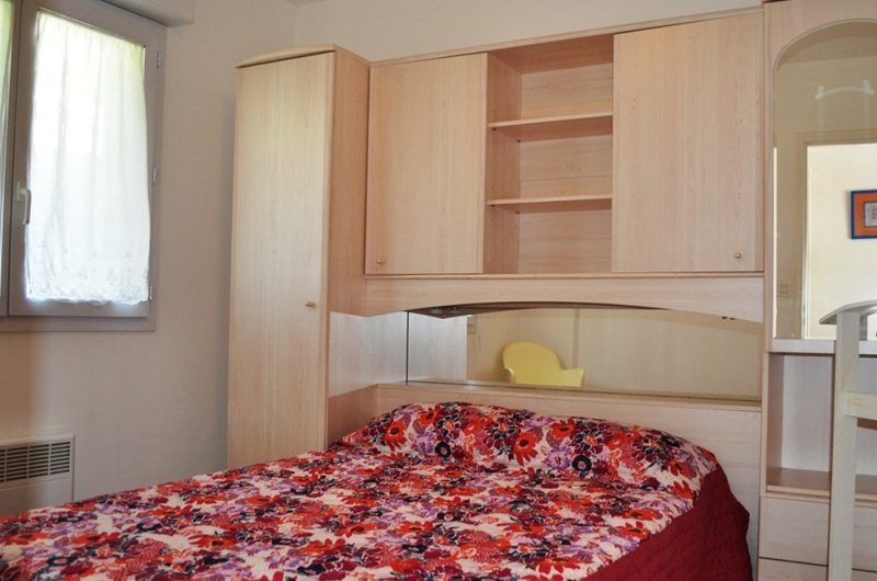 Bru les Fougères chambre lit 140.