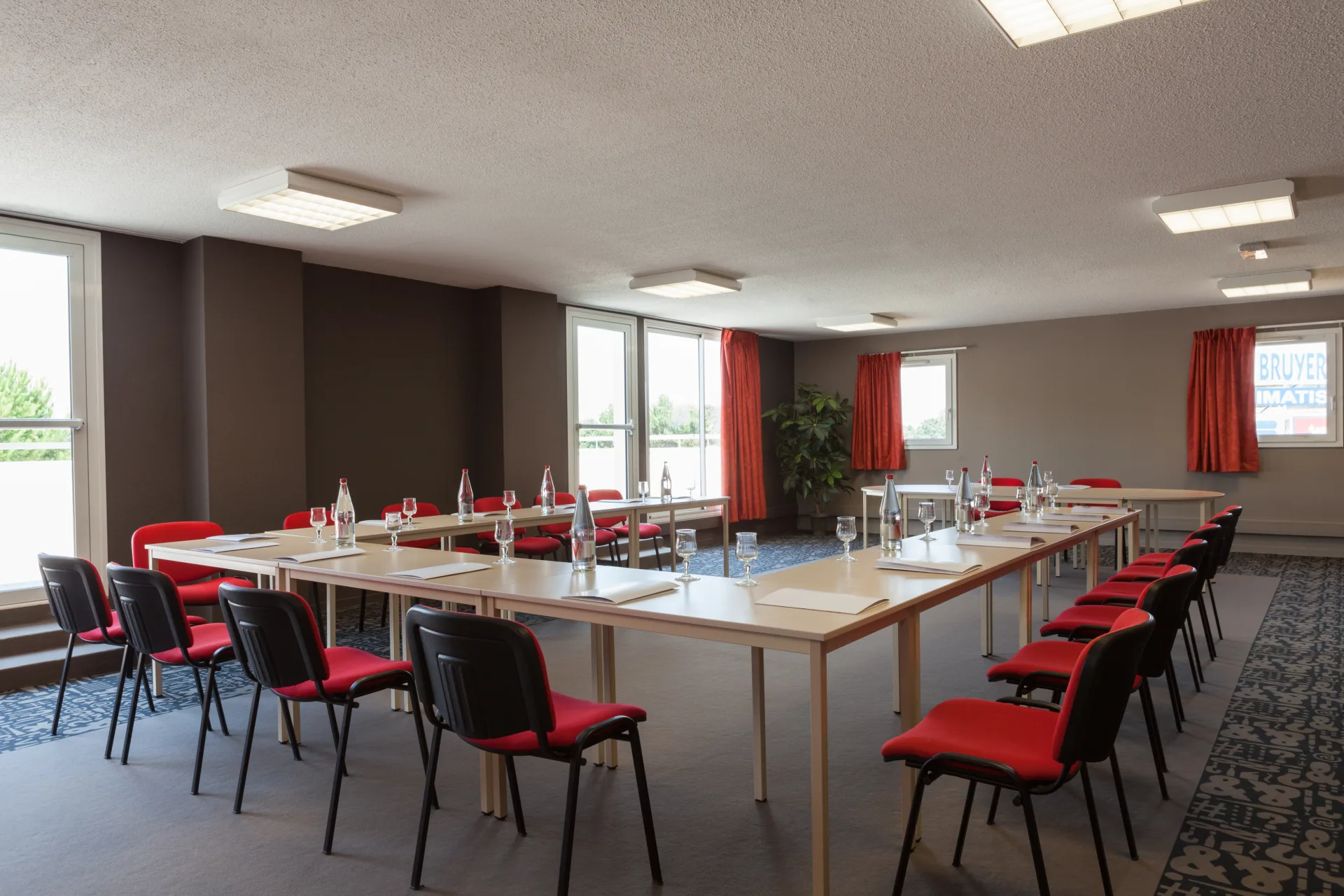 CASTETS—Les-Bruyeres—Salle-de-seminaire