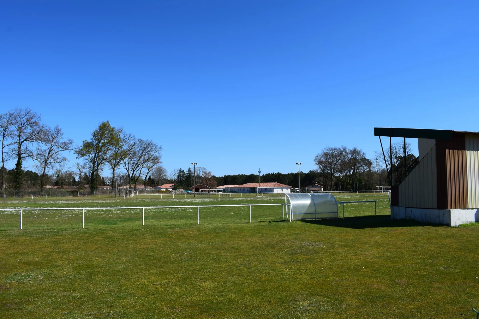 CLNT—TALLER—Terrain-de-foot–1–web