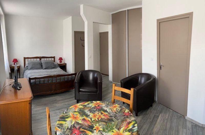 Chambre-entree-pris-cote-cuisine-ST-5