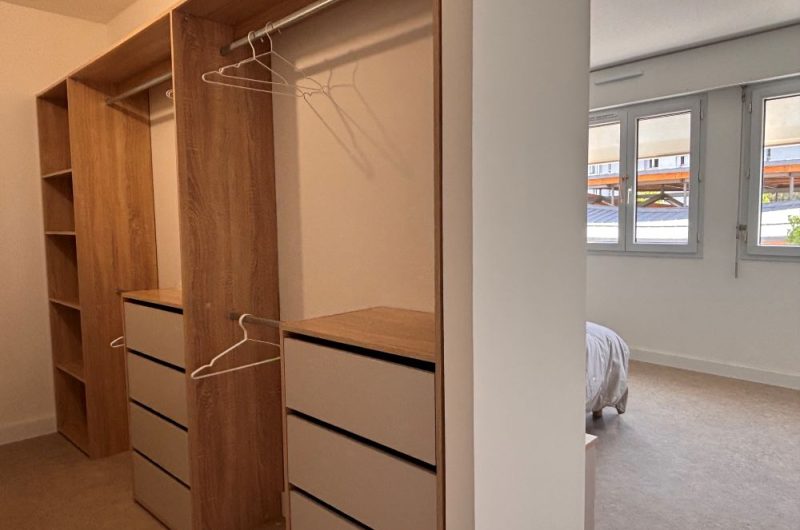 Chambre et penderie