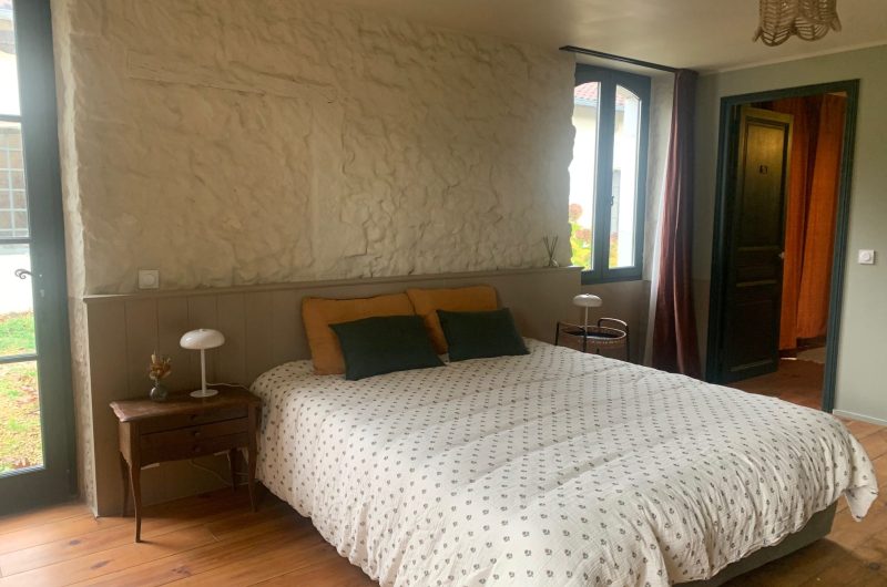 Chambre rdc côté Maison Mirabelle 2025 ©OTC