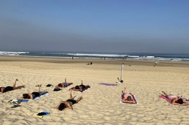 Cours de pilates à la plage (Copier)