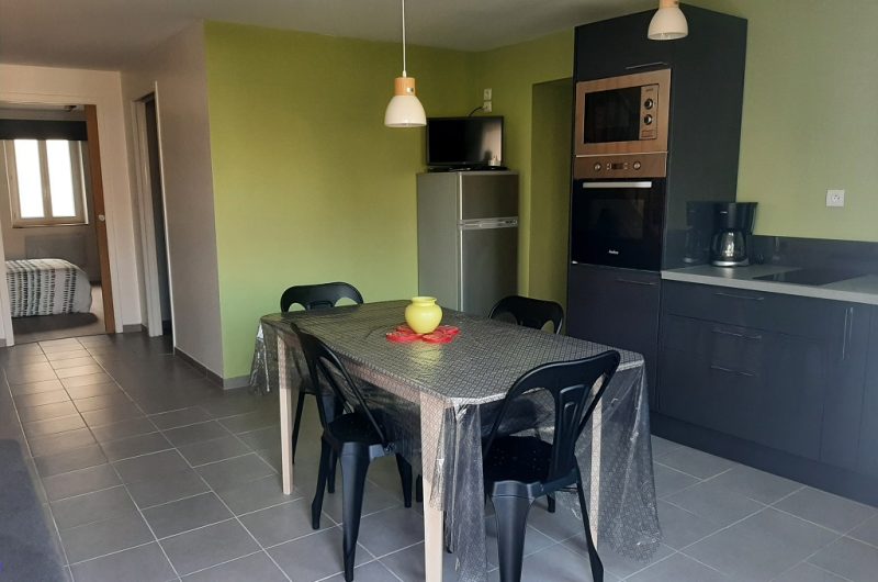 Cousin – séjour vers chambre