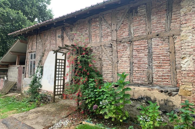 Façade bâtiment ferme Eslous Dutouya