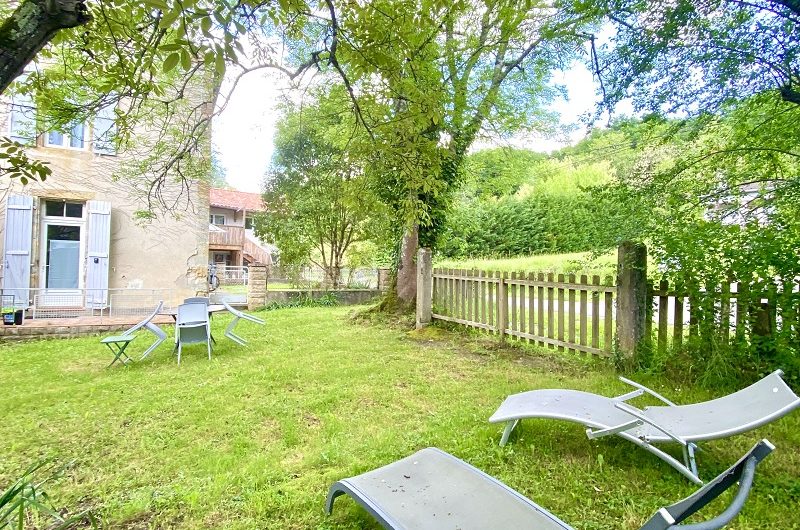 Facade est et jardin clos