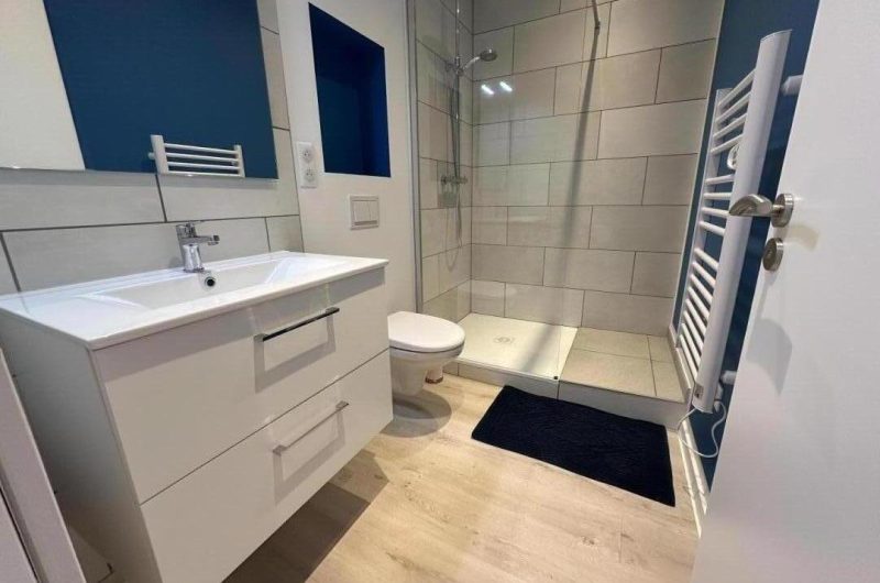 Gîte du Muth Chambre étage chambre 2 lits salle de bains ©GDF