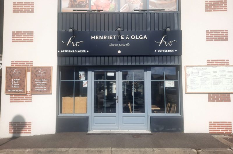 Henriette et Olga devanture2