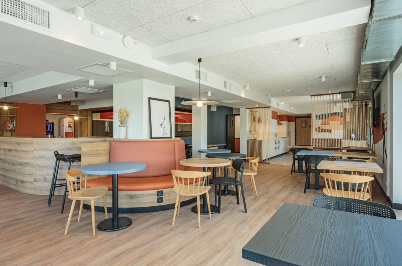 Kyriad_StPaulLesDax_21_Salle petit déjeuner