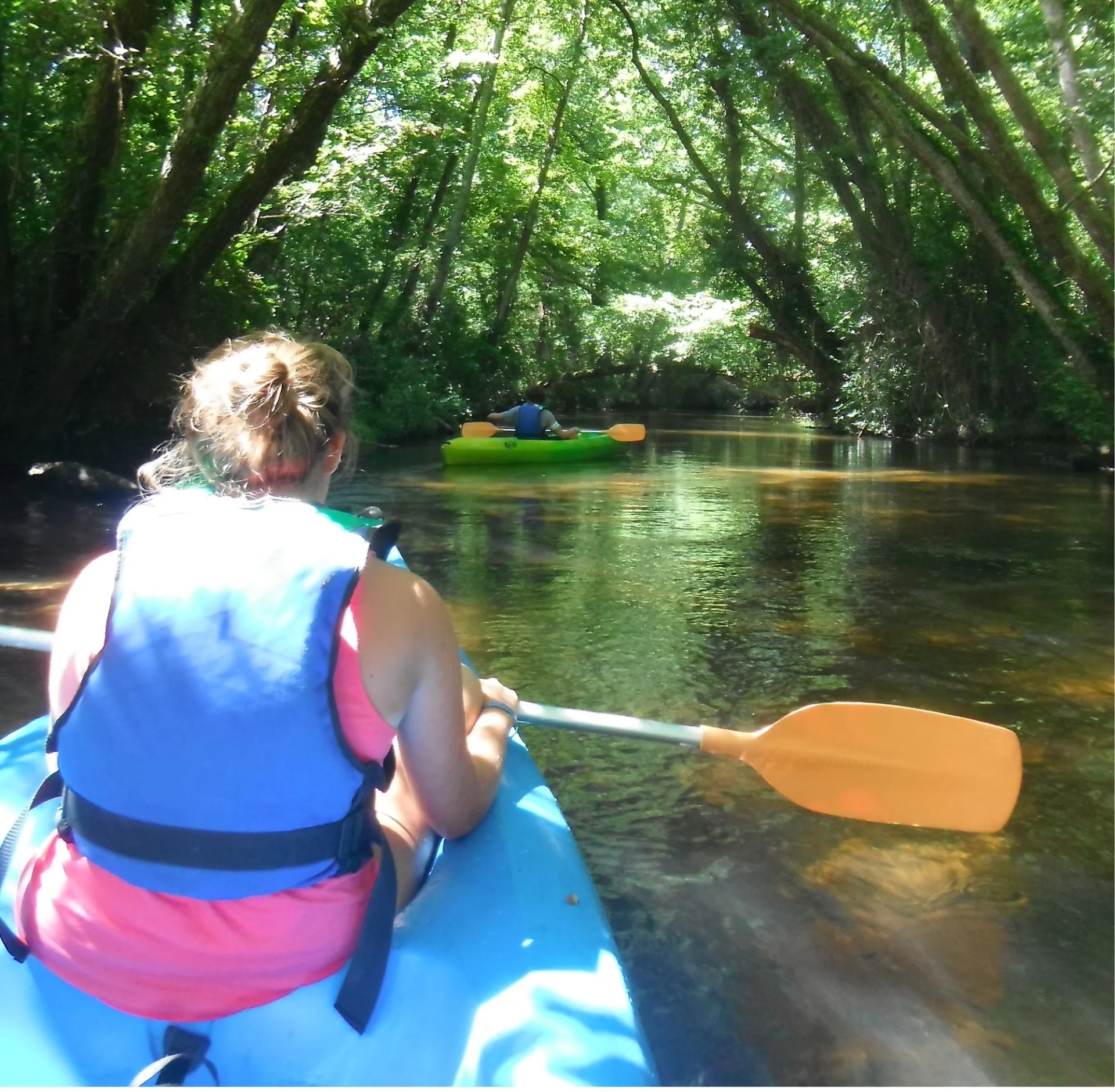 LEON-Canoe-surfing–2-