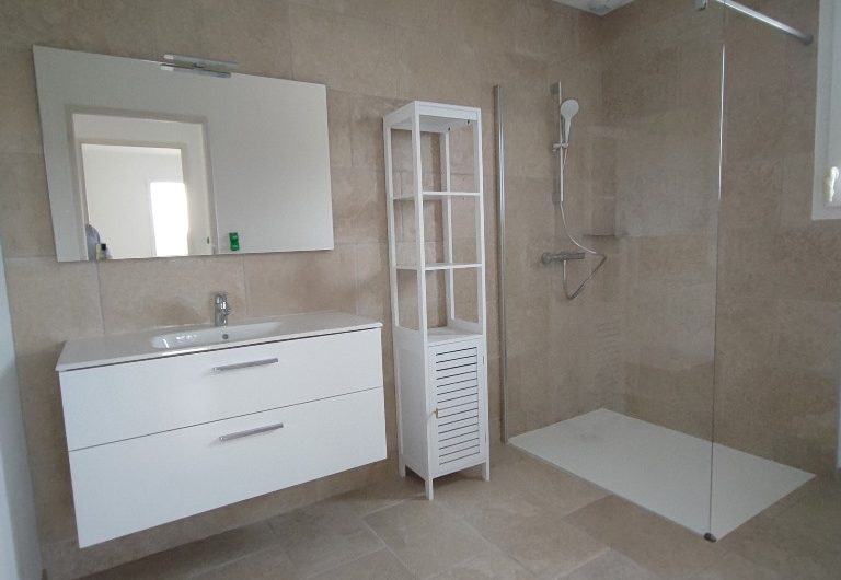 Lacraste – salle d’eau douche