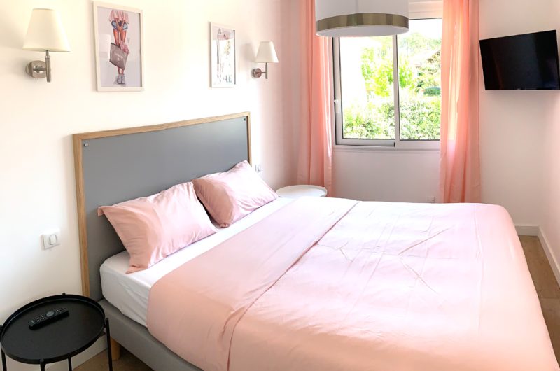 Loueurs-Hathor-chambre-rose-2