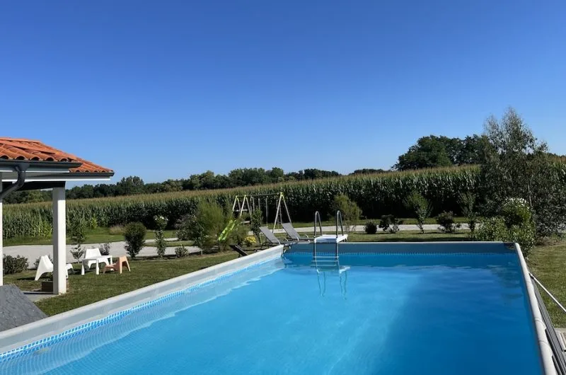 Piscine-loc-Cazenave-Domaine-Berraute