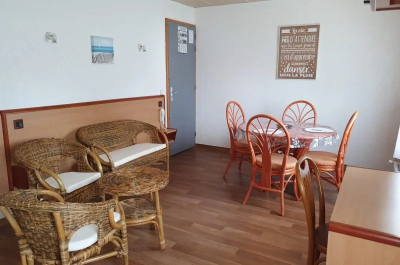 Salle à Manger Nénuphars (2)