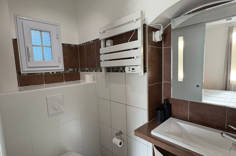 Salle de bains Chambre Moliets forge de Clermont 2025 (2)©Blond