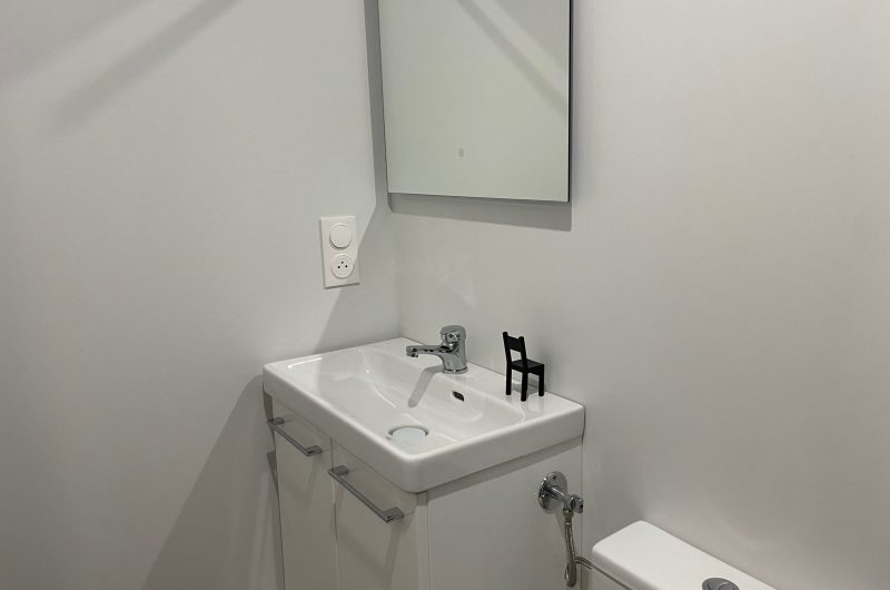 Salle de bains vasque à l’Oustalet 1 ©OTC