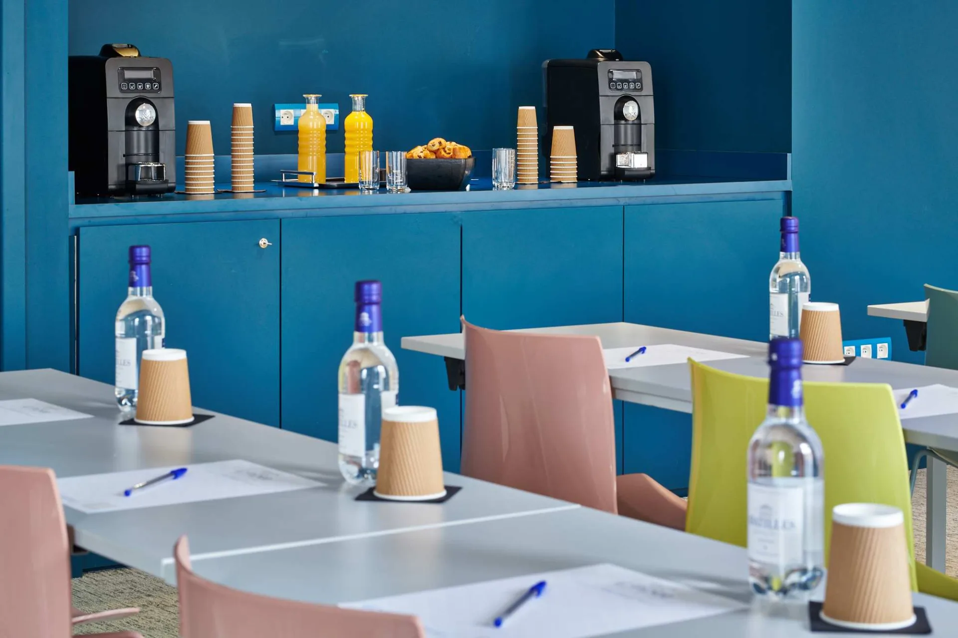 Salle-reunion-Splendid-Hotel3-C-JPEG-STUDIOS-2