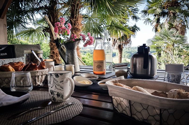 Santo Bedis – petit-déjeuner extérieur