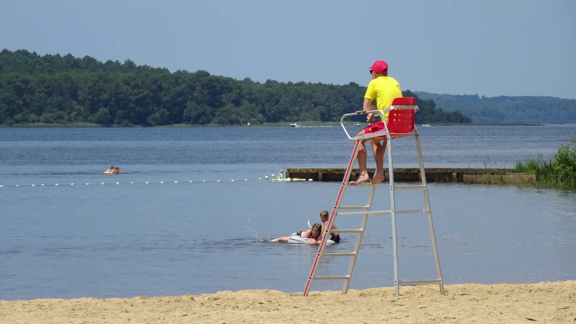 aire-camping-car-ste-eulalie-en-born-3