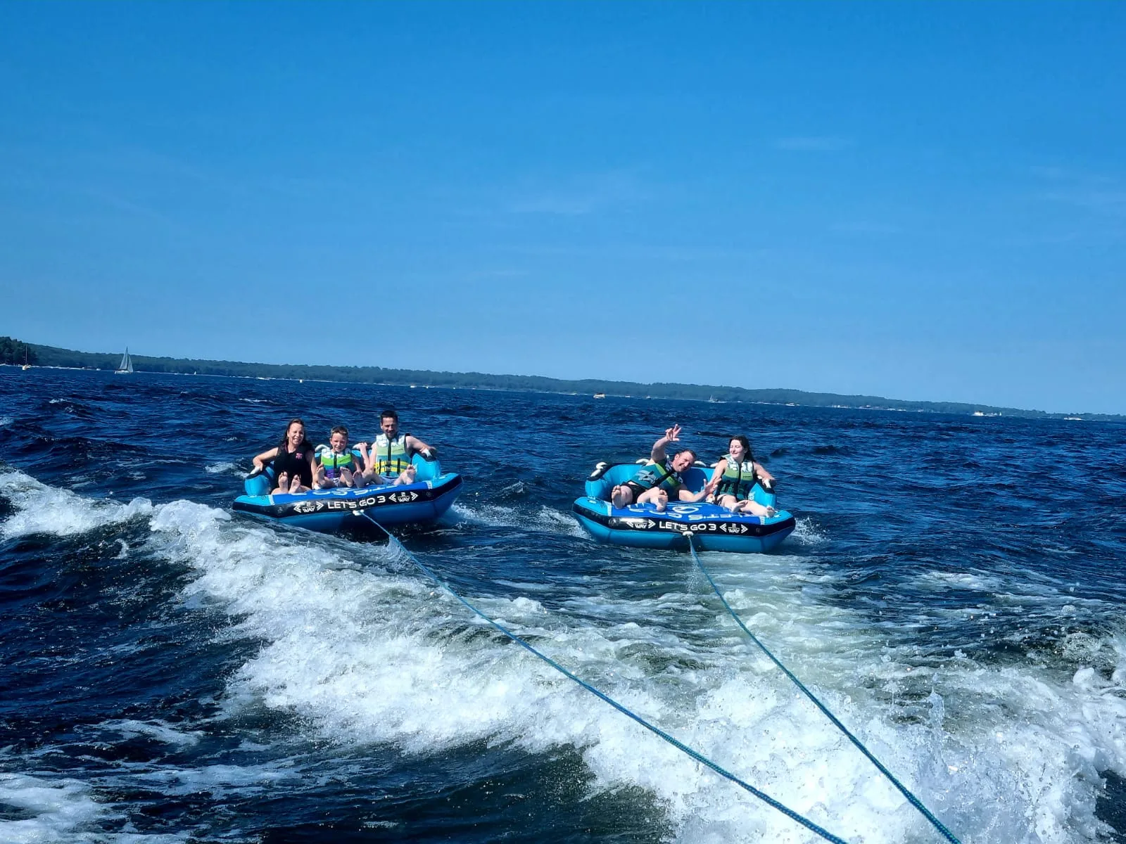 canapes-sur-l-eau-bisca