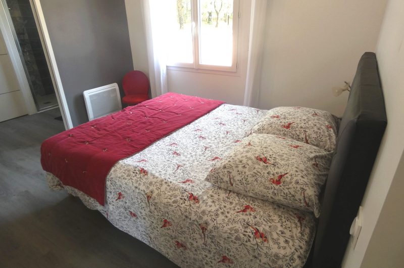 chambre1-gite-maison-segues-campagne