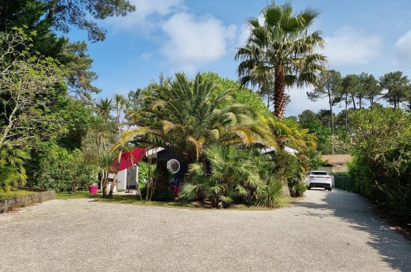 entrée cour parking
