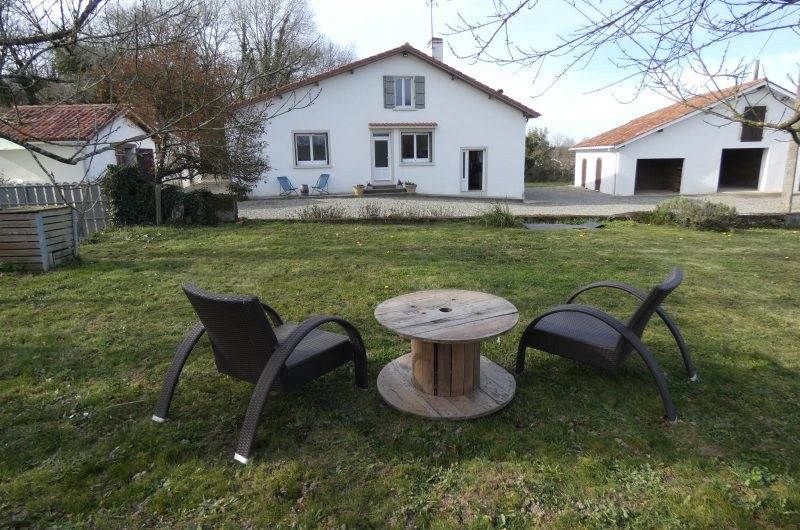 exterieur-gite-larmirail-eyres-moncube