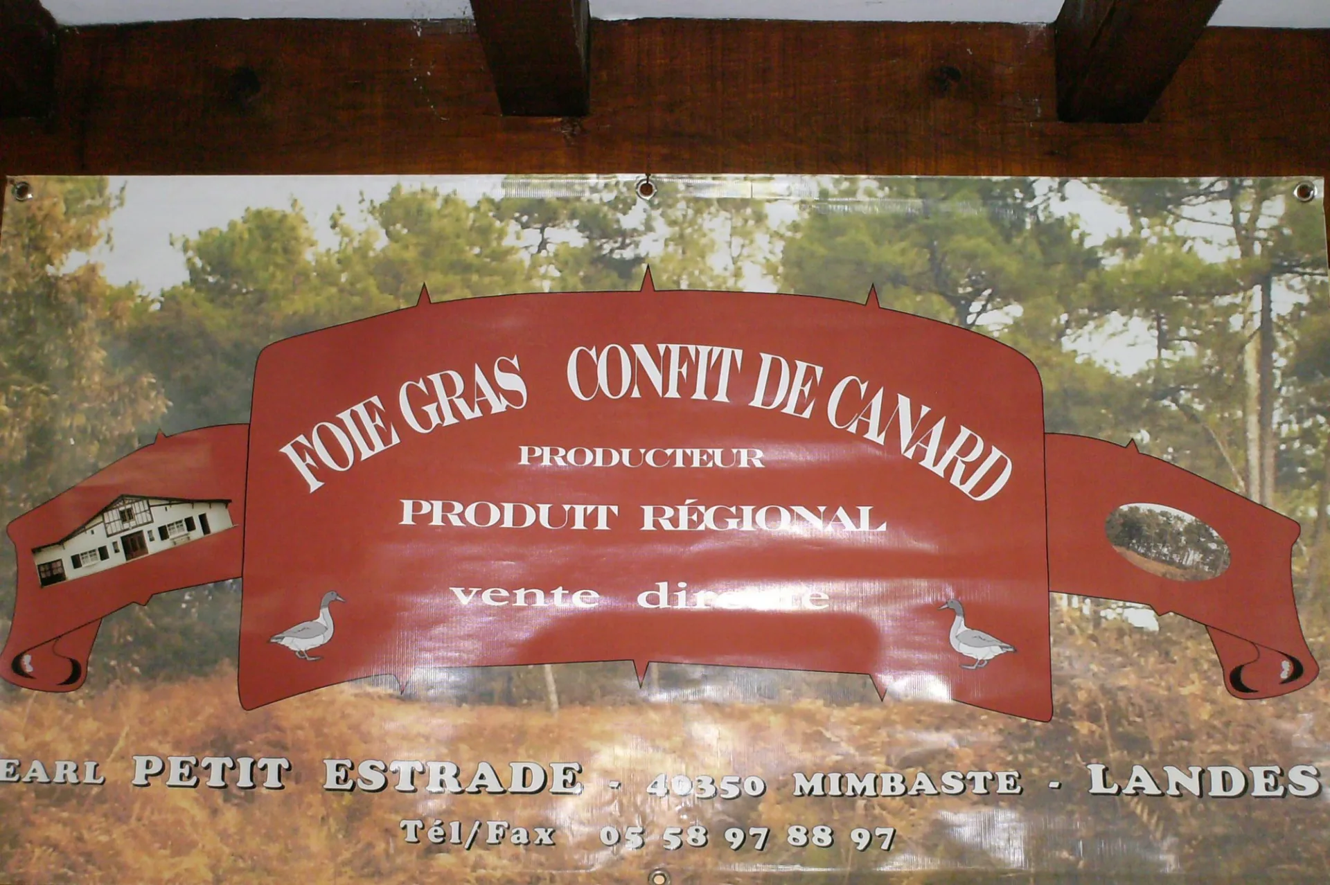 ferme petit estrade affiche