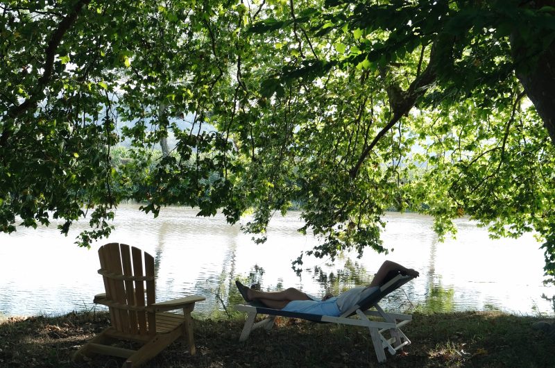 landes-pays-basque-hastingues-sudouest-location-maison-de-vacances-gite-terrasse-exterieur-bidouze-riviere-jardin